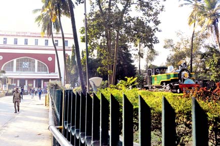 Mumbai: 90-year-old 'Little red horse' shunted out by Metro III