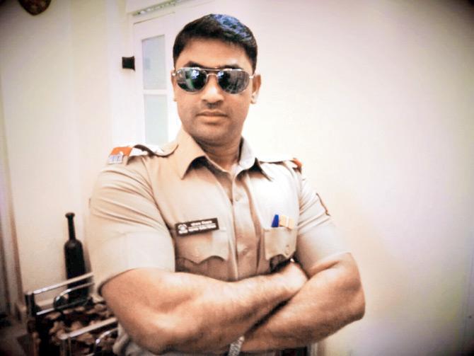 Inspector Sanjay  Nikam carries a mobile workout kit wherever he goes, so that he doesn’t miss a session 