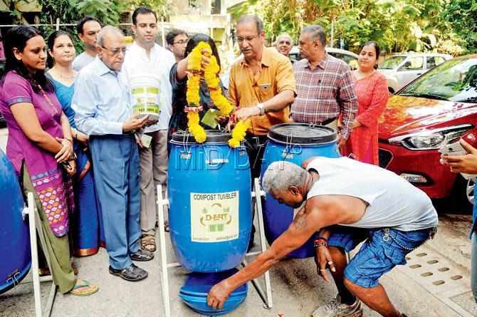 Residents of Agasti building, Bandra Reclamation, inaugurate their compost kit. Pics/Datta Kumbhar