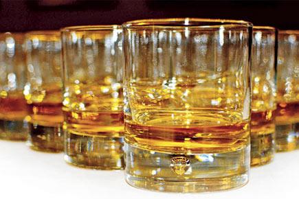 'Liquor ban won't affect Mumbai airport's VIP lounge'
