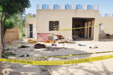 Pakistan dargah caretakers club, stab and kill 20