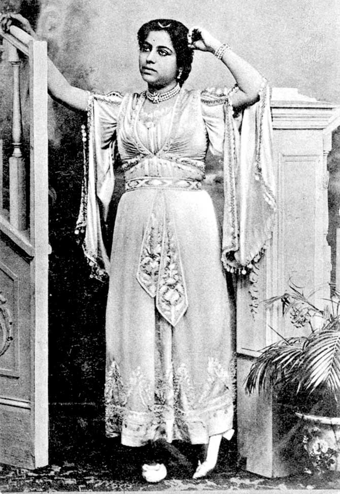 Postcard of Miss Gauhar Bano, who was christened the ‘Prima Donna’ of Bombay. Pics/Drama Queens: Women Who Created History On Stage, by Roli Books