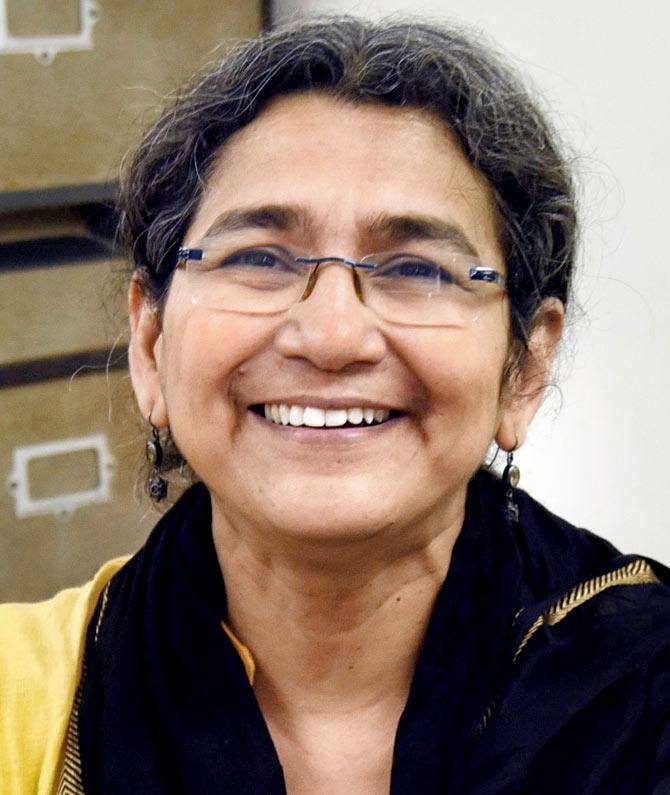 Dr Mitra Mukherjee-Parikh, Head, Department of English, SNDT