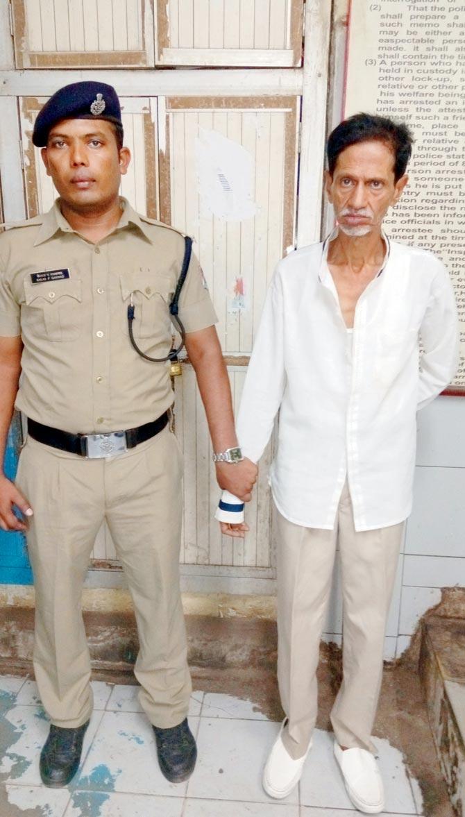 Accused Abdul Mujeeb with an RPF officer
