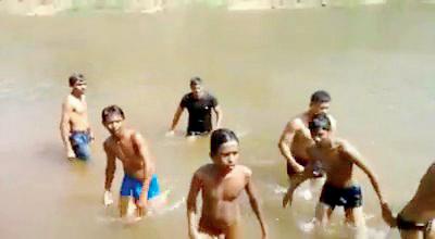Two boys went in too deep in a pond in Airoli forest and began to drown. When the commandos heard their cries for help, they jumped in and rescued them. The entire rescue effort lasted less than 10 minutes