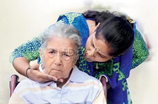 Shabana Shaikh takes 89-year-old Alzheimer’s patient Nalini Doshi for a stroll at a park in Breach Candy. Pic/Bipin Kokate