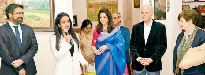 Amruta Fadnavis (second from left) with educationist Indu Shahani (in blue)