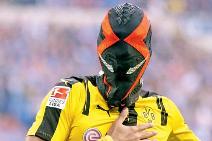Borussia Dortmund's Tuchel defends Aubameyang after mask fiasco