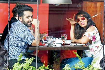 Spotted: Richa Chadha with friends at cafe in Bandra