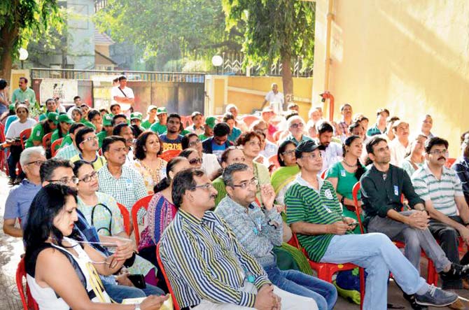 Over 200 citizens met in Malad on April 8 to discuss ways to save ornamental plants from the chopping block