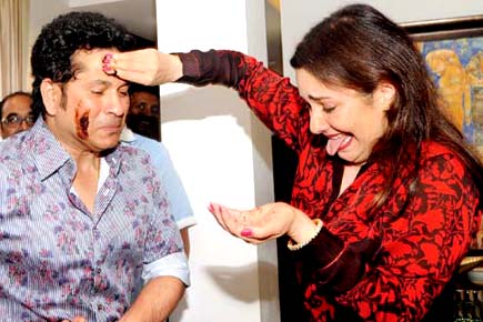 Photos: Sachin celebrates 44th birthday with family at Mumbai home