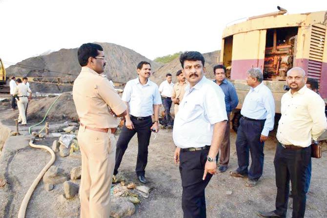 Thane collector Mahendra Kalyankar along with the police took action against mining operators near Reti Bunder in Kalyan