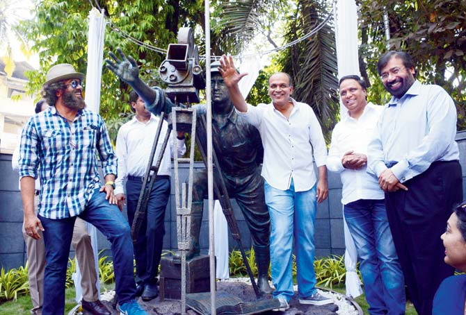 (From left) Sculptor Suryakant Lokhande, filmmaker Ashutosh Gowariker, MLC Ashish Shelar and Harsh Goenka, chairman, RPG Enterprises, at the inauguration