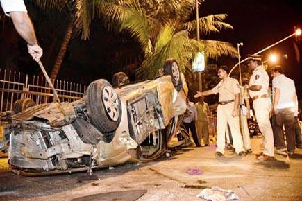 Miraculous escape in Mumbai! 4 pals come out of horrific accident unhurt