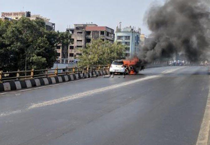Car catches fire on Western Express Highway in Mumbai, traffic blocked