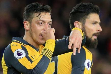 EPL: Alexis Sanchez, Mesut Ozil score as Arsenal beat Middlesborough 2-1