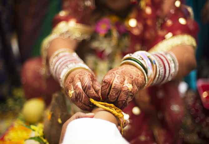 A wedding in Uttar Pradesh was called off for a war over one rasgullas! 