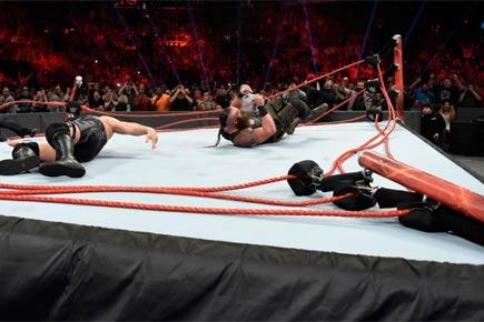 WWE Raw: Big Show and Braun Strowman break the ring in epic clash!