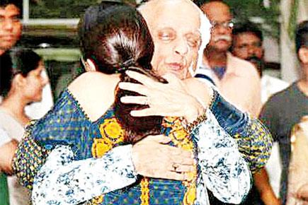 Shraddha Kapoor and Mukesh Bhatt share a warm hug!