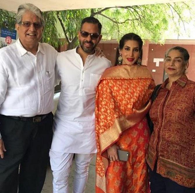 Sunjay Kapur and Priya Sachdev with family. Picture courtesy: Charu Sachdev