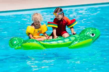 Inflatable pool toys may up kids' cancer risk