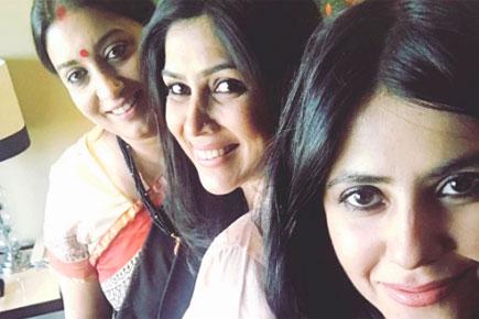 TV's favourite 'bahus' Tulsi and Parvati reunite in this epic selfie!