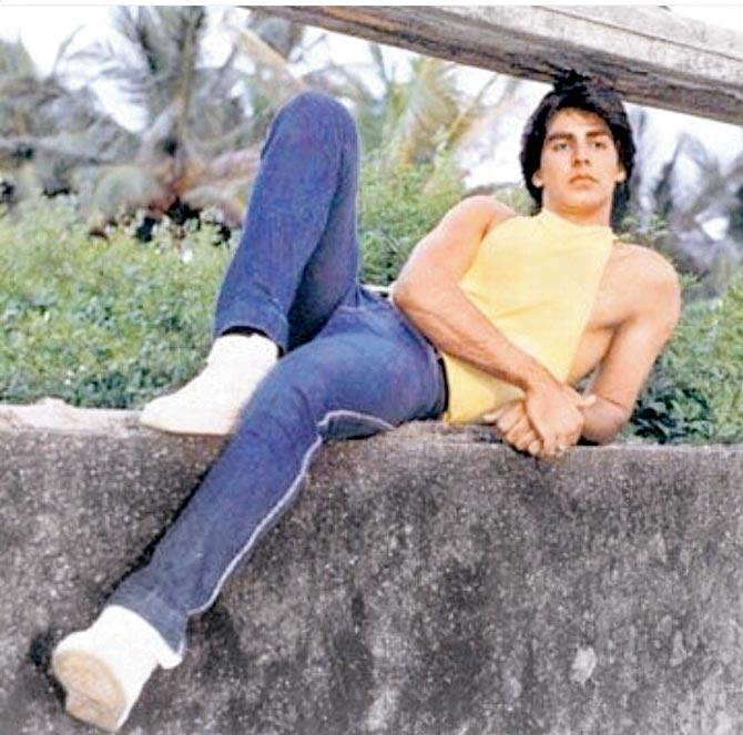 One of the early photoshoots Akshay Kumar did was at Juhu. Today he owns a house at the same spot
