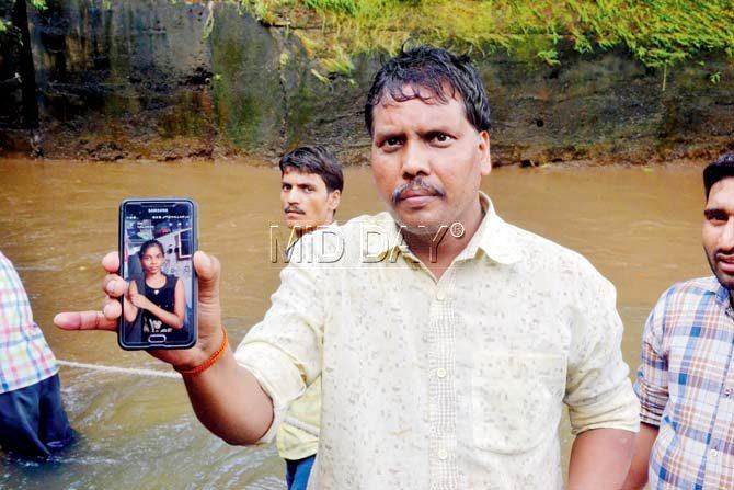 Ashok Jaiswal holds up a picture of Gauri, his missing daughter. Pic/Datta Kumbhar