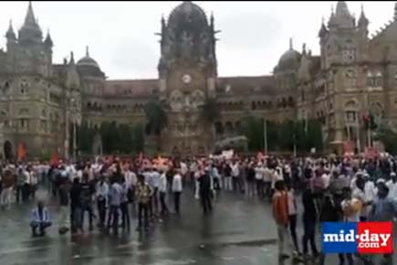 Watch Video: Protesters arrive for Maratha Kranti Morcha in Mumbai