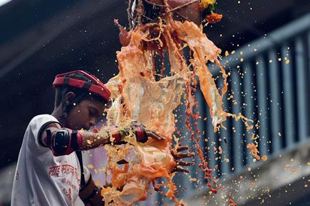 'Dahi Handi' celebrated with nationalistic flavour in Maharashtra