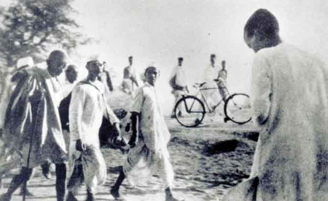 The Dandi March story is told by Bapu