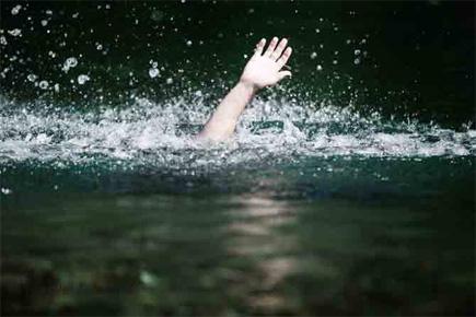 Four youths drown while immersing Ganpati idols in Pune