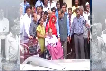 Dilip Kumar discharged from Mumbai hospital, wife Saira Banu expresses gratitude to fans