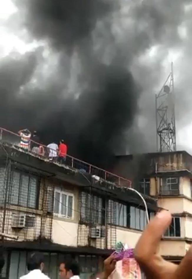 Mumbai: Fire breaks out near Dombivli station