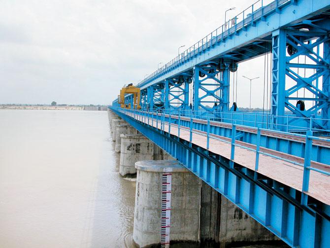 Ganga at Kanpur; this frame is a part of the exhibition that is divided into two parts. The first explores the Ganga basin’s historical development, effects of monsoon on cities and building of canals, step wells and tubewells. The second visualises how and why these technologies are used and abused to provide water for drinking and agriculture