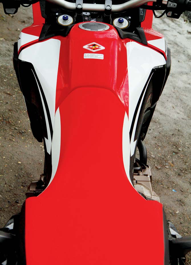 The seat narrows down as it meets the slender fuel tank, which makes the bike  manageable