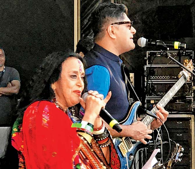 Ila Arun and son-in-law Dhruv Ghanekar perform at the Oslo Mela