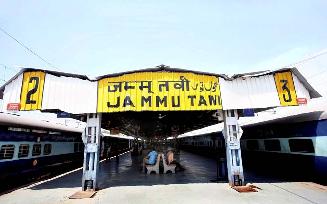 Jammu railway station wears a deserted look as operations of many trains were halted after receiving a formal request from the Punjab and Haryana governments in view of the verdict in a case against Dera Sacha Sauda chief Gurmeet Ram Rahim. Pic/AFP