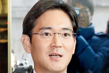 Teary Samsung VC denies wrongdoing in graft case