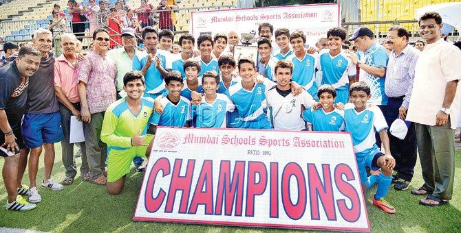 Don Bosco coach Leslie Machado second from left, MSSA Jt Secretary Esmero Figueiredo fifth from left and other WIFA officials along with the Don Bosco -A- [Matunga] team pose for pictures with the MSSA U-16 Div I title at Cooperage ground yesterday. Pic/Suresh Karkera