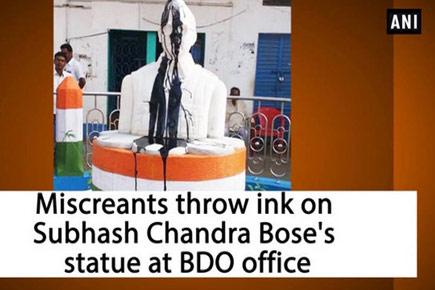 Miscreants throw ink on Subhash Chandra Bose's statue at BDO office