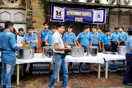 Indian Navy lends helping hand to Mumbaikars, provides lunch at CST station