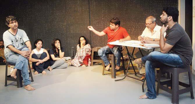 Director Sunil Shanbag (second from right) rehearses with actors Jaimini Pathak, Mansi Multani, Sapan Saran, Ayesha Raza Mishra, Varun Kulkarni and Nachiket Devasthali. Pics/Datta Kumbhar