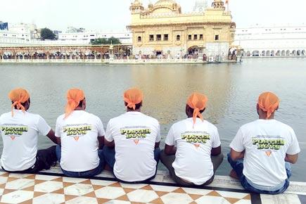 Sunny Deol fans go all out for Poster Boys!