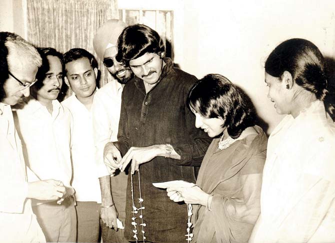 (Second from left) Artist Prabhakar Barwe, architect Arun Das, cousin Vijayvir and Shobha Ghare were part of the couple’s civil marriage