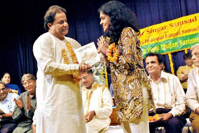 Prarthana Chowdhury was introduced to borgeet, classical prayer songs in the Assamese tradition, when she was four years old. She juggles her passion with a steady corporate communication job which helps pay the bills. In 2011, she was felicitated by bhajan exponent Anup Jalota (left) at Sur Singar Samsad. Pic/Sameer Markande