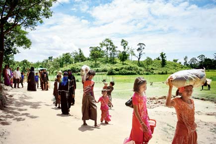 Thousands evacuated as Rakhine burns