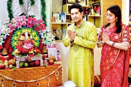 Sachin Tendulkar's wife Anjali wears 'nathni' at Ganesh Chaturthi