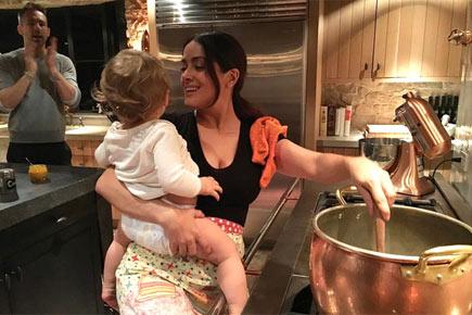 Salma Hayek babysits Ryan Reynolds' daughter