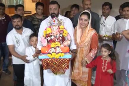 Sanjay Dutt bids adieu to Lord Ganesha